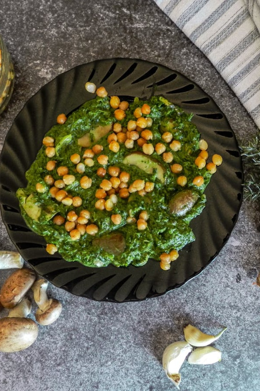 Creamy chickpea and spinach soup
